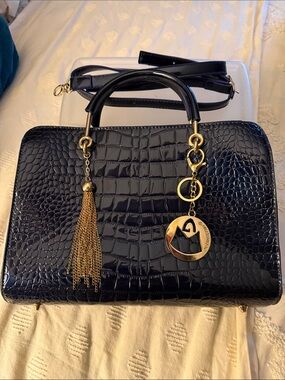 Elegant Women's Navy Croc-Embossed Shoulder Bag with Gold Hardware